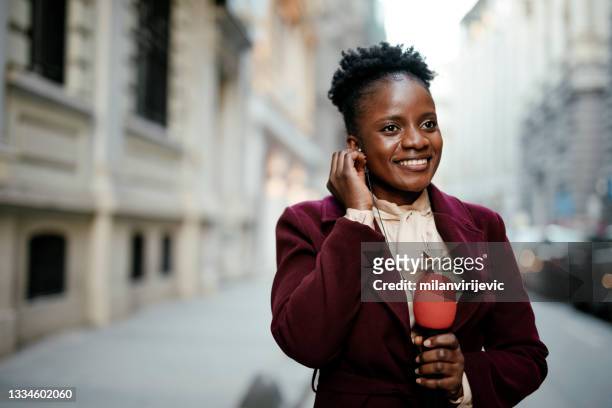 african female news reporter in live broadcasting. - journalist stock pictures, royalty-free photos & images