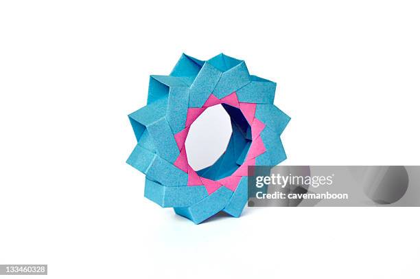 colour change variation of 3d mette ring - origami stock pictures, royalty-free photos & images