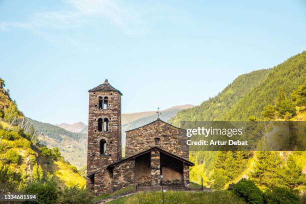 romanesque church in the andorra principality between the pyrenees mountains. - andorra la vella stockfoto's en -beelden