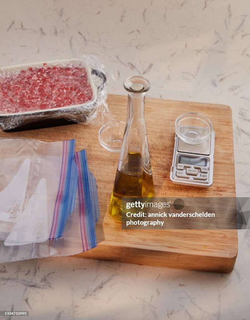 Hamburger patty sous vide preparation