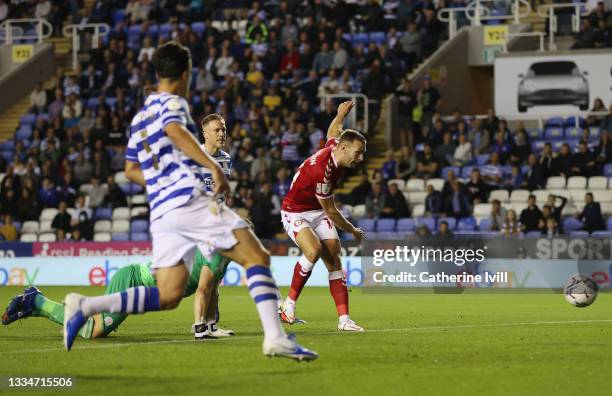 Andreas Weimann of Bristol City scores his team's third goal during the Sky Bet Championship match between Reading and Bristol City at The Select Car...