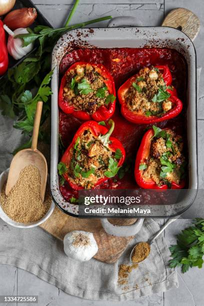 peperoni ripieni arrosto con couscous e formaggio feta - traditionally hungarian foto e immagini stock