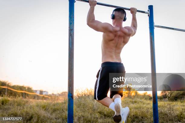 253 Man Pull Up Bar Gym Stock Photos, High-Res Pictures, and Images - Getty  Images