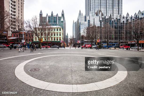 pittsburgh, pa - market square - market square stock pictures, royalty-free photos & images