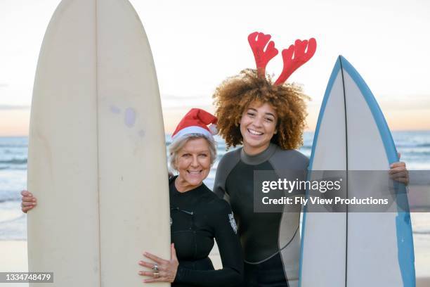 christmas on the beach - christmas summer stockfoto's en -beelden