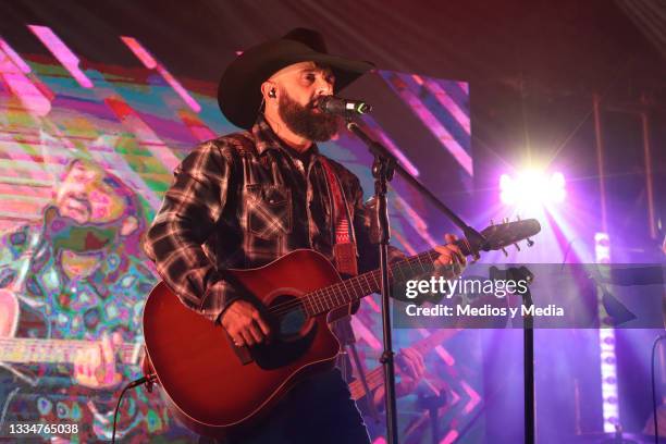 Luk Vegas performs on stage at Salon Las Tertulias on August 17, 2021 in Mexico City, Mexico. After 11 years without musical activity, Maria...