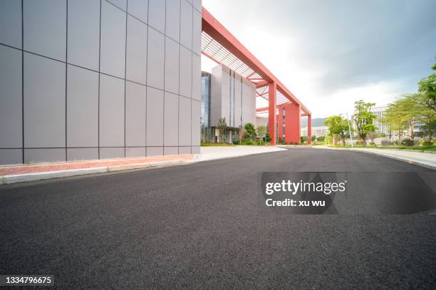geometric figure of the road at the door of the building - entry car stock pictures, royalty-free photos & images