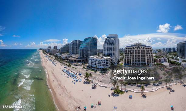 panoramic drone view of fort lauderdale beach - south florida v miami stockfoto's en -beelden