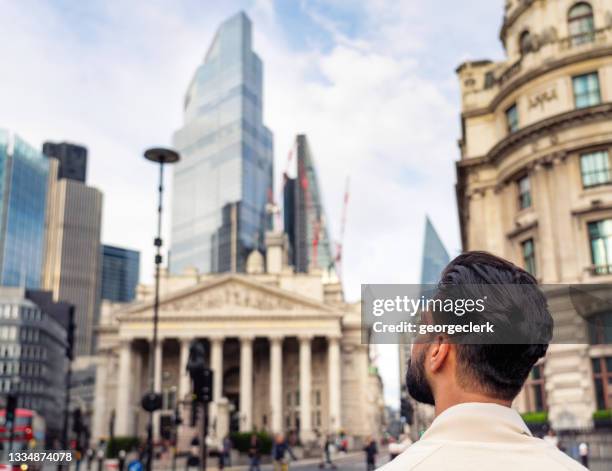 ehrgeiziger arbeiter im finanzsektor - head of the bank stock-fotos und bilder