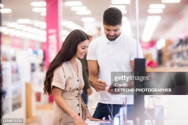 saleswoman assisting to a male customer - consumer electronics trade fair stock pictures, royalty-free photos & images