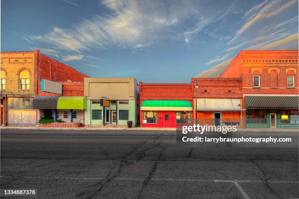 facades along division street - small town america foto e immagini stock