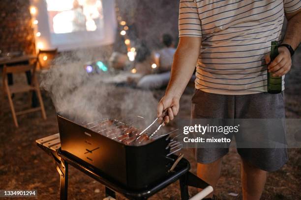 barbecue is ready - backyard grilling stockfoto's en -beelden