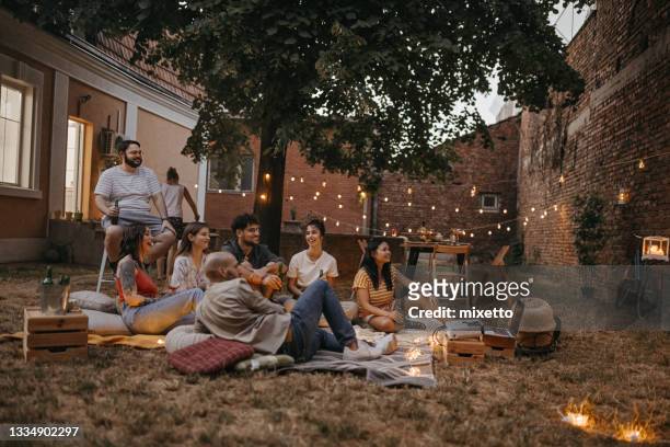 movie night at backyard - projection film outdoor stock pictures, royalty-free photos & images