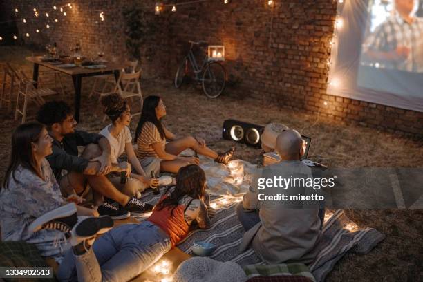 movie night with friends - backyard movie stock pictures, royalty-free photos & images