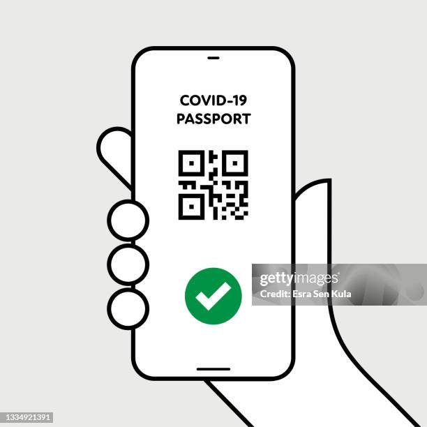ilustraciones, imágenes clip art, dibujos animados e iconos de stock de concepto de pantalla de pasaporte de salud covid-19 en la pantalla del teléfono móvil - certificado de inmunización