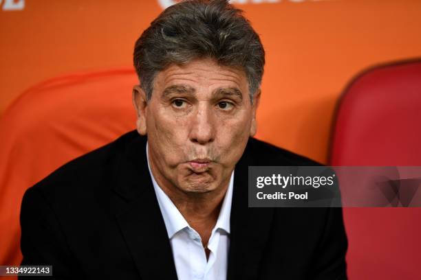 Renato Gaúcho head coach of Flamengo looks on prior to a quarter final second leg match between Flamengo and Olimpia as part of Copa CONMEBOL...