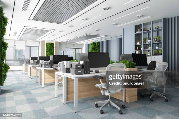 interni per ufficio moderni a pianta aperta eco-compatibili con tavoli, sedie da ufficio e giardino verticale. - ufficio foto e immagini stock