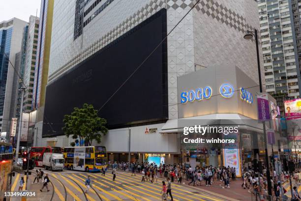 sogo hong kong - hennessy road photos et images de collection