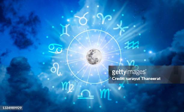 zodiac signs inside of horoscope circle. astrology in the sky with many stars and moons  astrology and horoscopes concept - verseau photos et images de collection