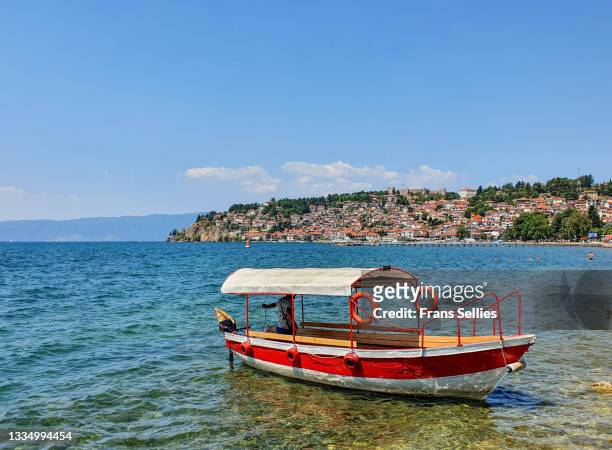 lake ohrid and cityscape of ohrid, north macedonia - mazedonien stock-fotos und bilder