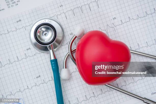 stethoscope and red heart with cardiogram. - heartbeat foto e immagini stock