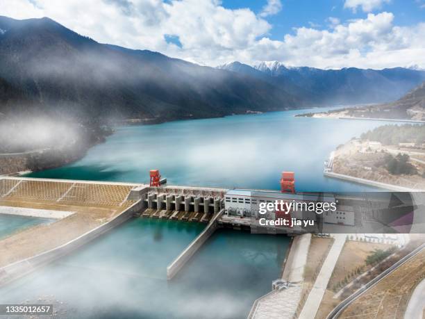 mountain rivers, hydropower stations built downstream. nyingchi, tibet, china. - wasserkraft stock-fotos und bilder