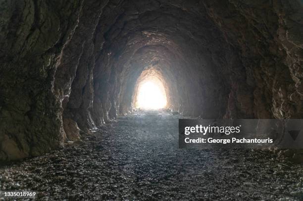 light at the end of the tunnel - light at the end of the tunnel 個照片及圖片檔