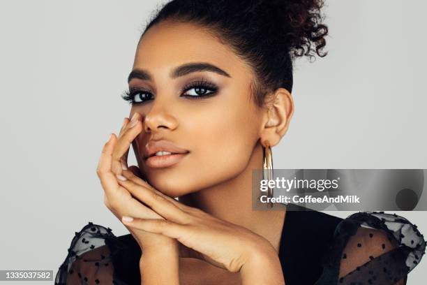 beautiful smiling girl with curly hairstyle - black makeup stockfoto's en -beelden