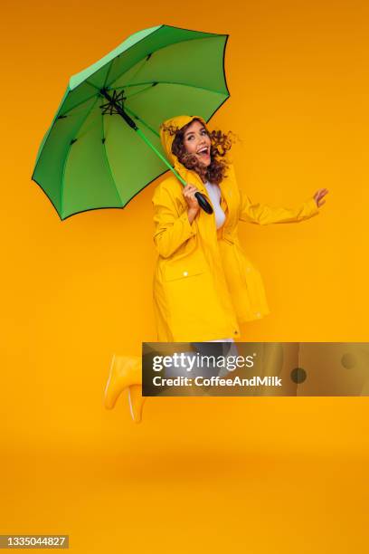 girl with green umbrella - female fashion with umbrella stock pictures, royalty-free photos & images