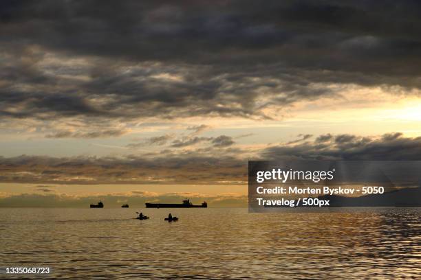 scenic view of sea against sky during sunset,english bay,british columbia,canada - english bay stock-fotos und bilder