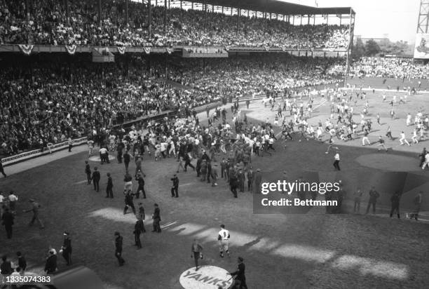 Pandemonium breaks loose on the field as St. Louis Cardinals become toast of the baseball world with a 7-5 win over the NY Yankees in the seventh and...