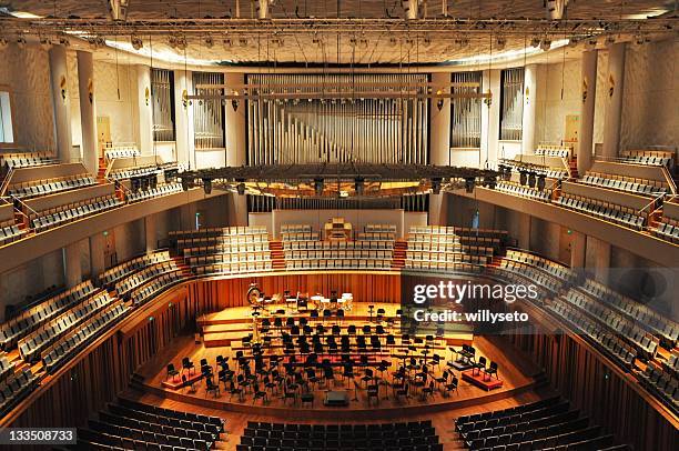 orchestral seatings - symphony orchestra stockfoto's en -beelden