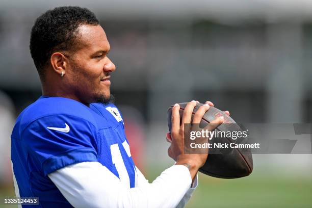 Kenny Golladay of the New York Giants warms up during a joint practice with the Cleveland Browns on August 19, 2021 in Berea, Ohio.