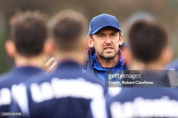 Melbourne Victory coach Tony Popovic speaks to his players during a Melbourne Victory A-League training session at Gosch's Paddock on August 20, 2021...