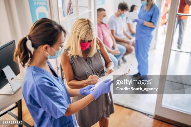 people arriving at vaccination center - waiting line stock pictures, royalty-free photos & images