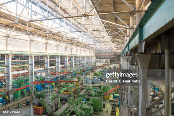 planta industrial para la producción de grandes mecanismos, máquinas y estructuras - edificio industrial fotografías e imágenes de stock