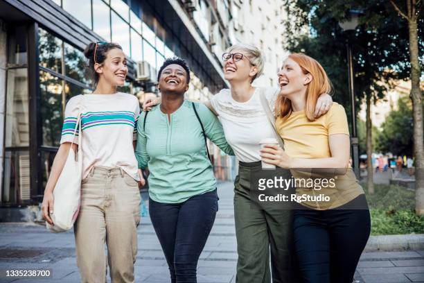 group of girls walking and having fun in the city - girl and coffee stockfoto's en -beelden