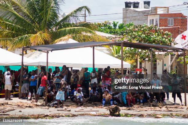 Migrants do long lines to board a boat as thousands of Haitian, African and Cuban migrants that came from Chile, Brazil or Suriname, try to pass...