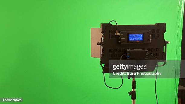 stage light projector on green screen, movie set concept - tv camera in studio stock-fotos und bilder