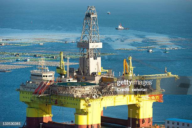 oil drill platform for deep sea - construction platform stock pictures, royalty-free photos & images