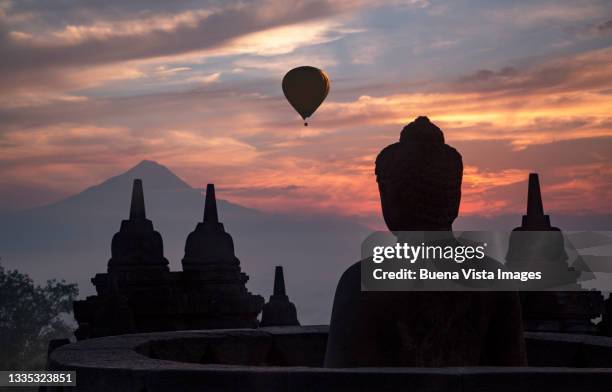 hot air balloon over buddhist temple. - angkor wat balloon stock pictures, royalty-free photos & images