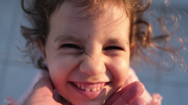 Little Girl Webcam点の映像素材／Bロール - Getty Images