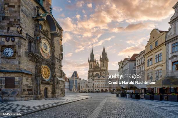 old town square, prague, bohemia, czech republic - prague photos et images de collection
