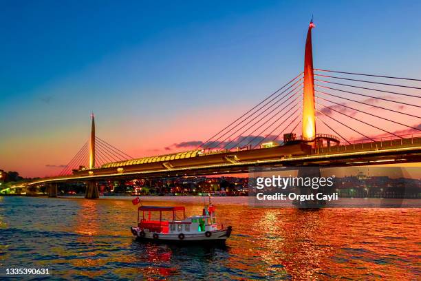 the golden horn metro bridge and istanbul cityscape with lights at sunset - contemporary istanbul foto e immagini stock