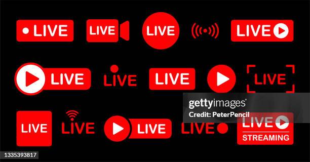 ilustraciones, imágenes clip art, dibujos animados e iconos de stock de conjunto de iconos de transmisión en vivo. fondo negro. signos rojos y símbolos de streaming, radiodifusión, video en línea y podcasts. plantilla vectorial - streaming en directo