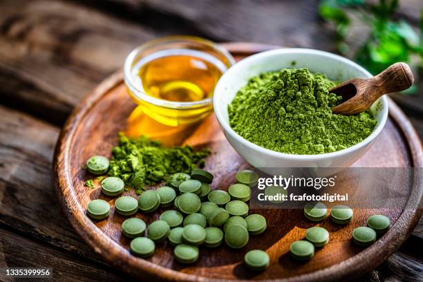 herbal medicine: moringa oleifera powder and pills - moringa stock pictures, royalty-free photos & images