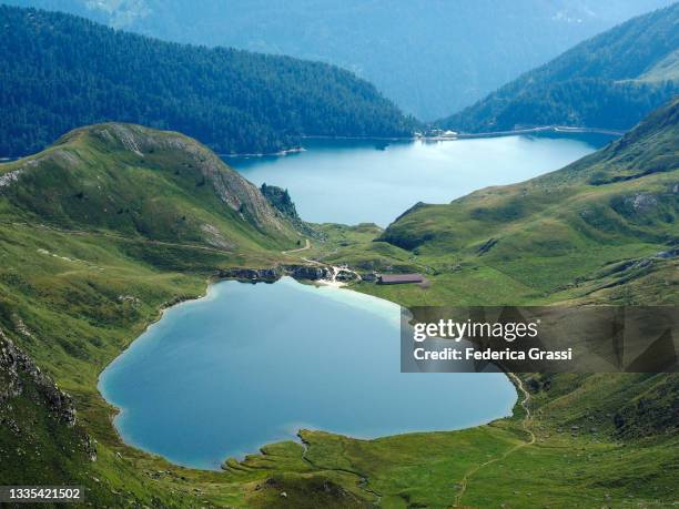 Lago Ritom Lago Di Tom Fotografías e imágenes de stock - Getty Images