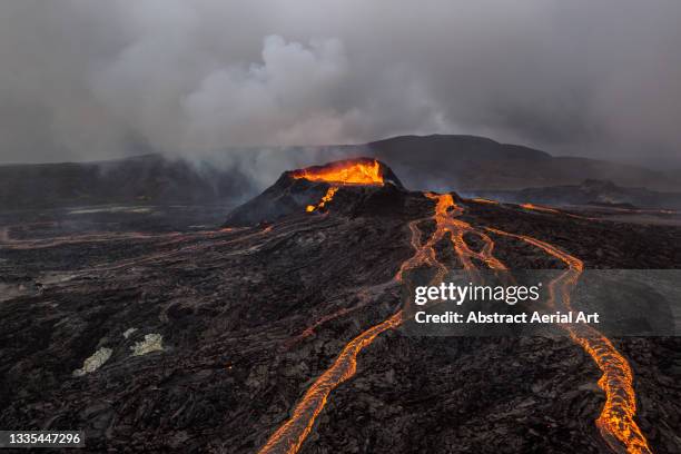volcanic eruption seen from a drones perspective, fagradalsfjall volcano, reykjanes peninsula, iceland - volcanic activity fotografías e imágenes de stock