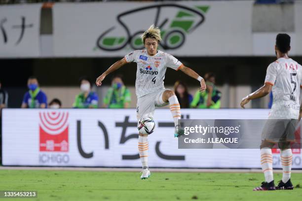 Teruki HARA of Shimizu S-Pulse in action during the J.League Meiji Yasuda J1 match between Shonan Bellmare and Shimizu S-Pulse at the Lemon Gas...