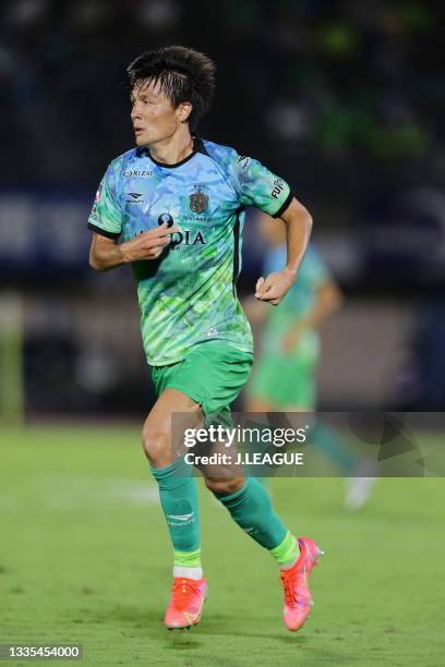 Daiki SUGIOKA of Shonan Bellmare in action during the J.League Meiji Yasuda J1 match between Shonan Bellmare and Shimizu S-Pulse at the Lemon Gas...